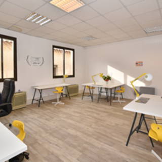 Open Space  6 postes Coworking Cours Mirabeau Marignane 13700 - photo 1